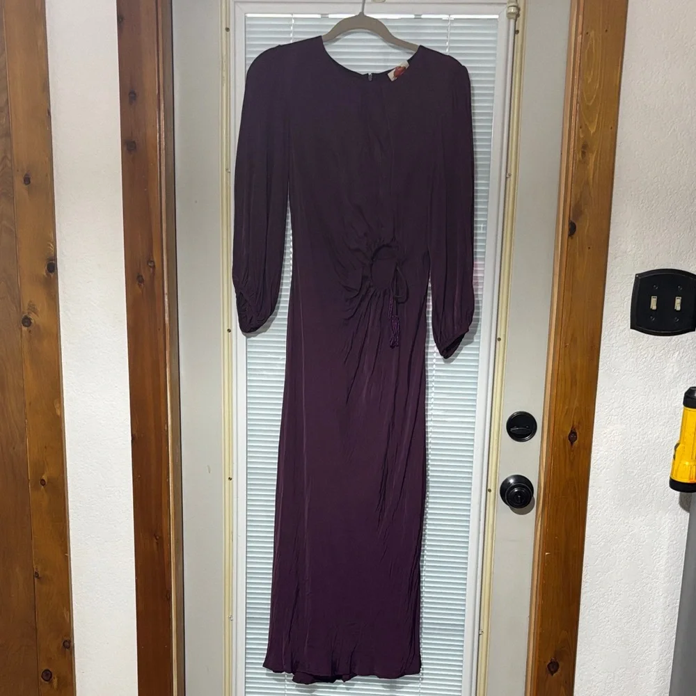Farm Rio Piping Cutout Balloon Sleeve Dress in purple/burgundy. - Picture 3 of 10